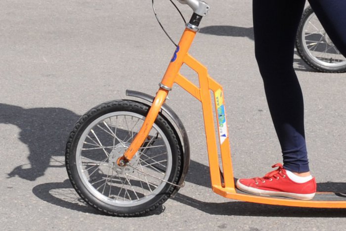 Ilustračný obrázok k článku Polícia radí vo VIDEU: Aké pravidlá platia pre elektrické kolobežky?