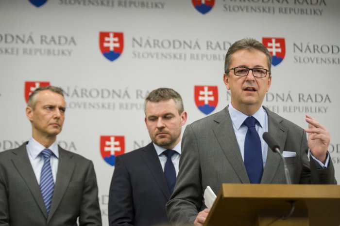 Ilustračný obrázok k článku Vedenie Smeru-SD nevylúčilo, že chce Kaliňákov odchod: Fica podporuje