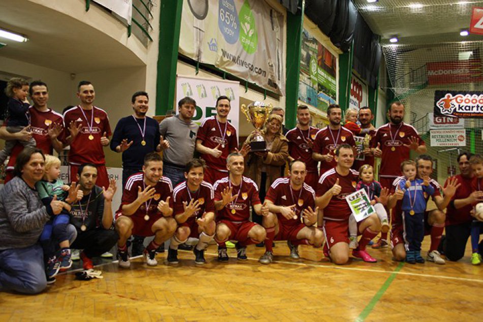 Ilustračný obrázok k článku Majstrom mestskej ligy hráči Altraxu: Najlepších ocenila futbalová hviezda, FOTO