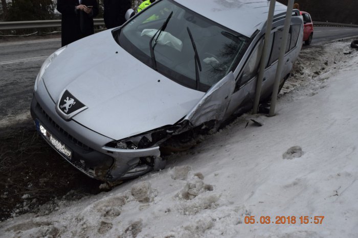 Ilustračný obrázok k článku Vodič z Popradu - Veľkej pod vplyvom alkoholu: Výsledok - dopravná nehoda