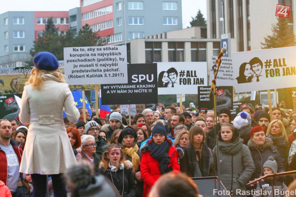 Ilustračný obrázok k článku Nitra bola na nohách: Ľudia vyšli do ulíc za slušné Slovensko, FOTO