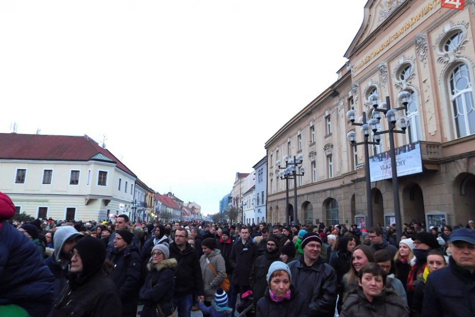 Ilustračný obrázok k článku Demonštrácia za Jána a Martinu na Trojičnom námestí: Chceme si vás pamätať!