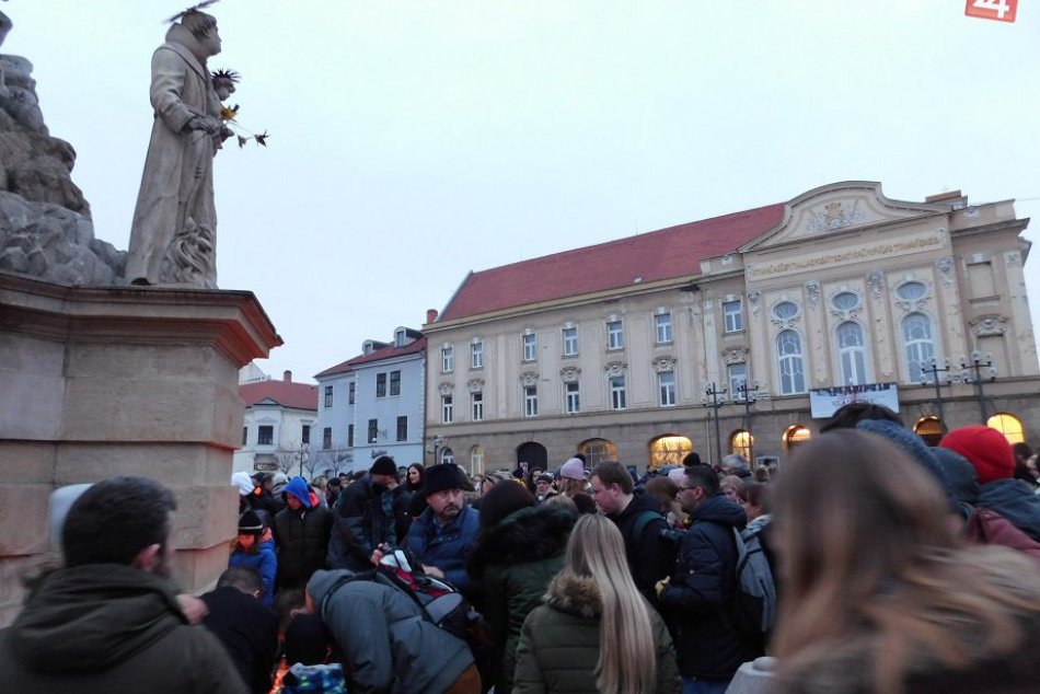 Ilustračný obrázok k článku Zhromaždenie v Trnave aj s hymnou: Prinášame kompletný program z radnice