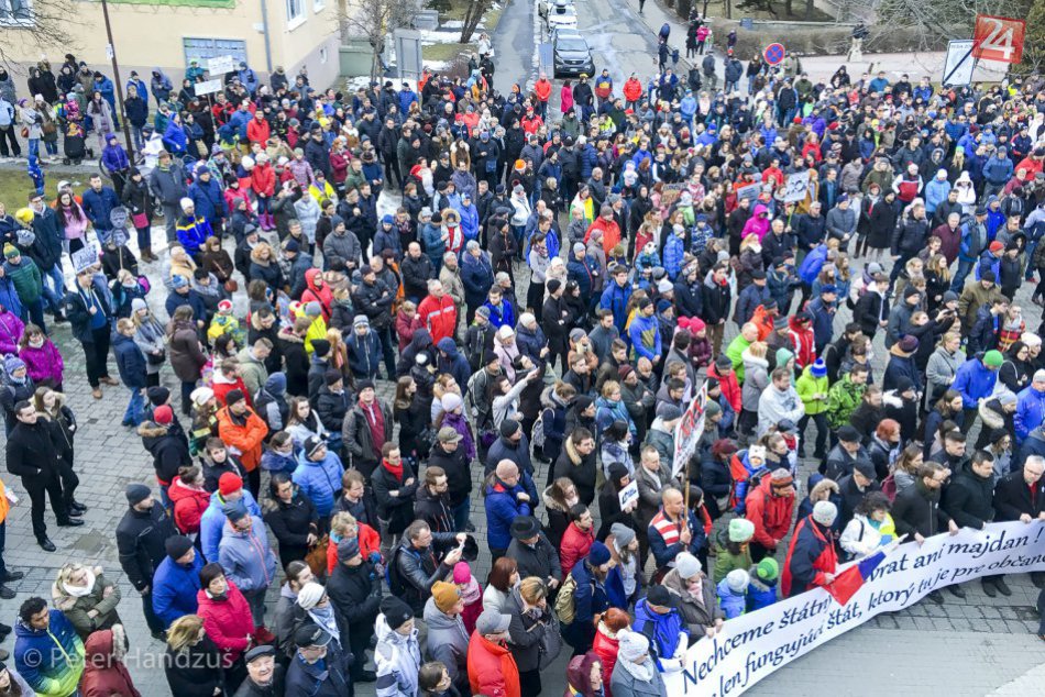 Ilustračný obrázok k článku Za slušné Slovensko: Gymnazista rečníkom na proteste