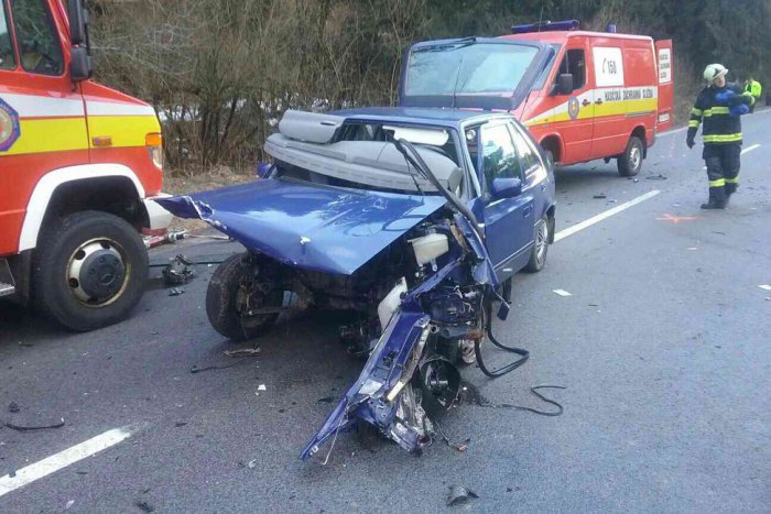 Ilustračný obrázok k článku FOTO: Pri obci Bacúch sa čelne zrazili dve autá, zasahoval tam vrtuľník