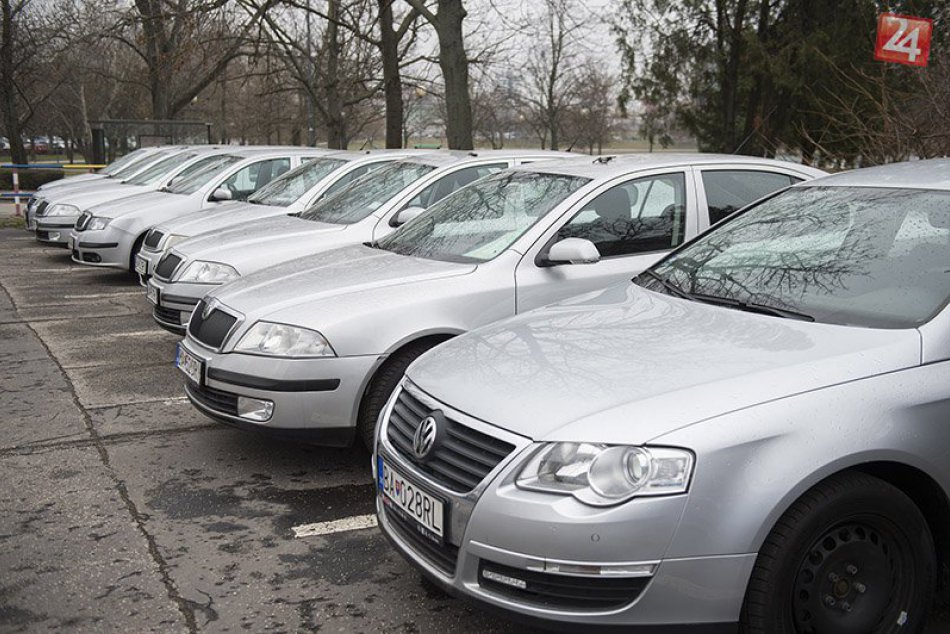 Ilustračný obrázok k článku Župa darovala osem áut zo svojho vozového parku