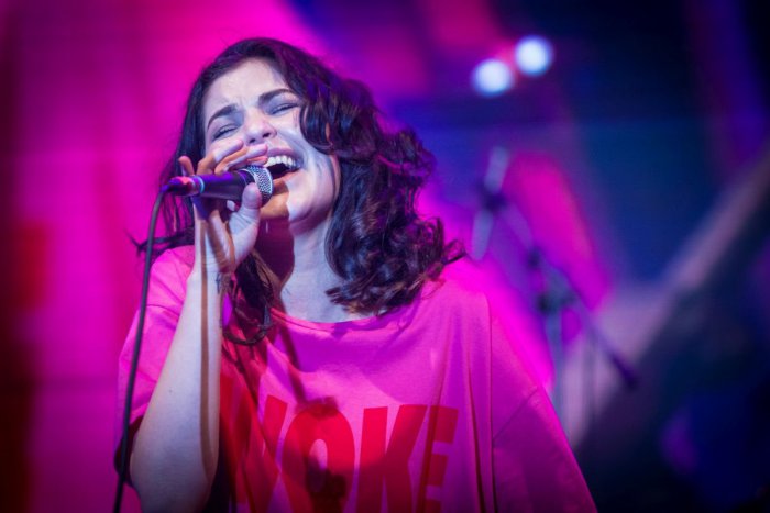 Ilustračný obrázok k článku SVET O SLOVENSKU: Celeste Buckingham bojovala s alkoholom