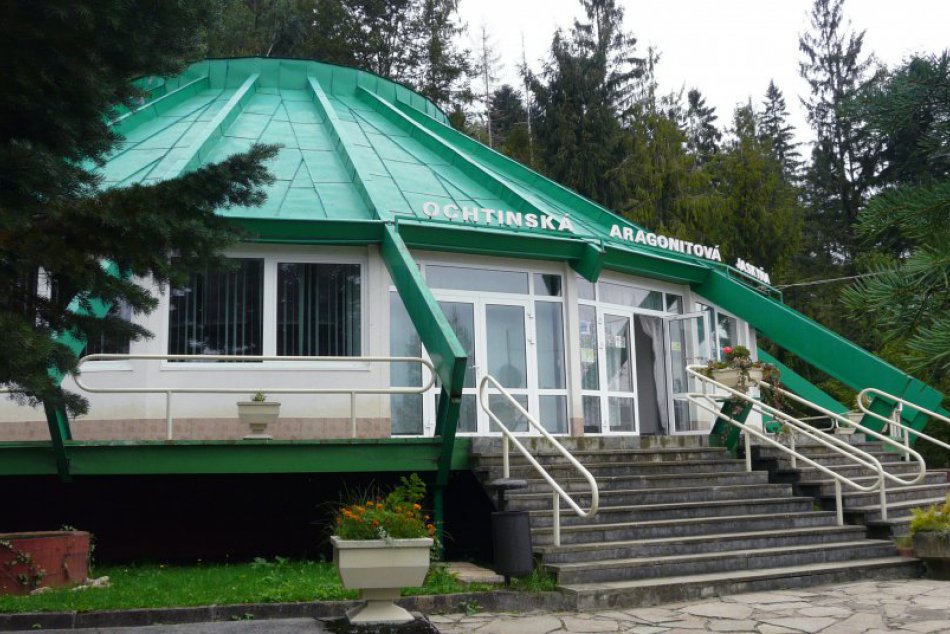 Ilustračný obrázok k článku Pri známej jaskyni sa bude opravovať cesta: Vláda podpísala dva projekty