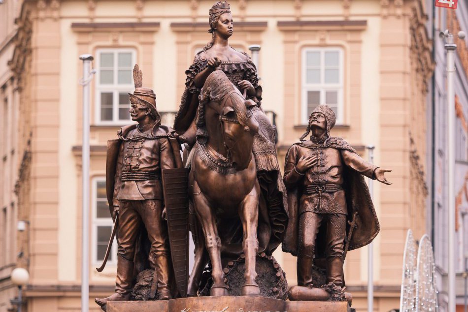 Ilustračný obrázok k článku Poslanci neschválili osadenie súsošia Márie Terézie v centre mesta