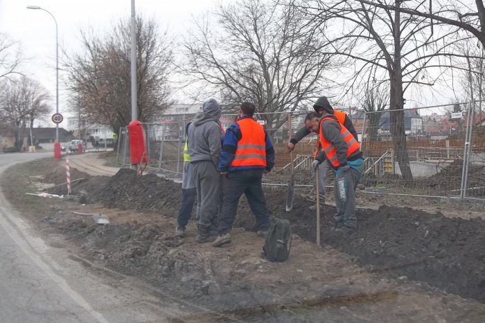 Ilustračný obrázok k článku V Šali vymieňajú staré rozvody: Kráľovská ulica bude vysvietená