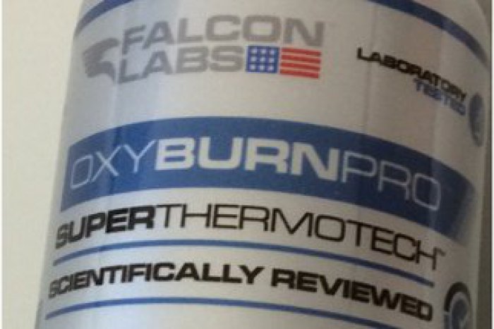 Ilustračný obrázok k článku Hygienici varujú: Upozornili na škodlivé výživové doplnky značky Falcon Labs