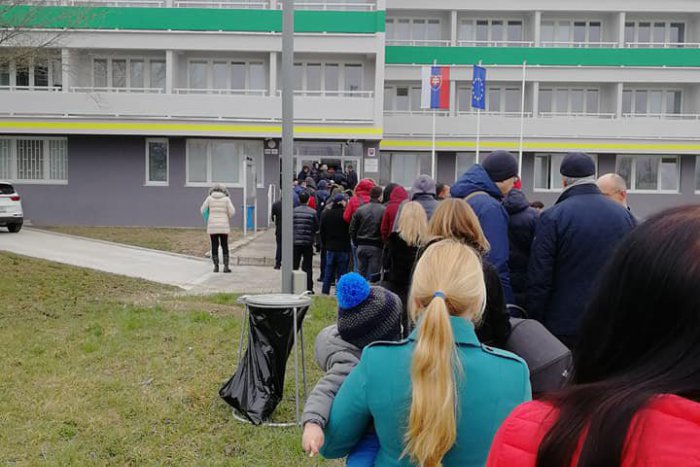 Ilustračný obrázok k článku Zmena k lepšiemu? Nová cudzinecká polícia v Bratislave privítala návštevníkov dlhým radom