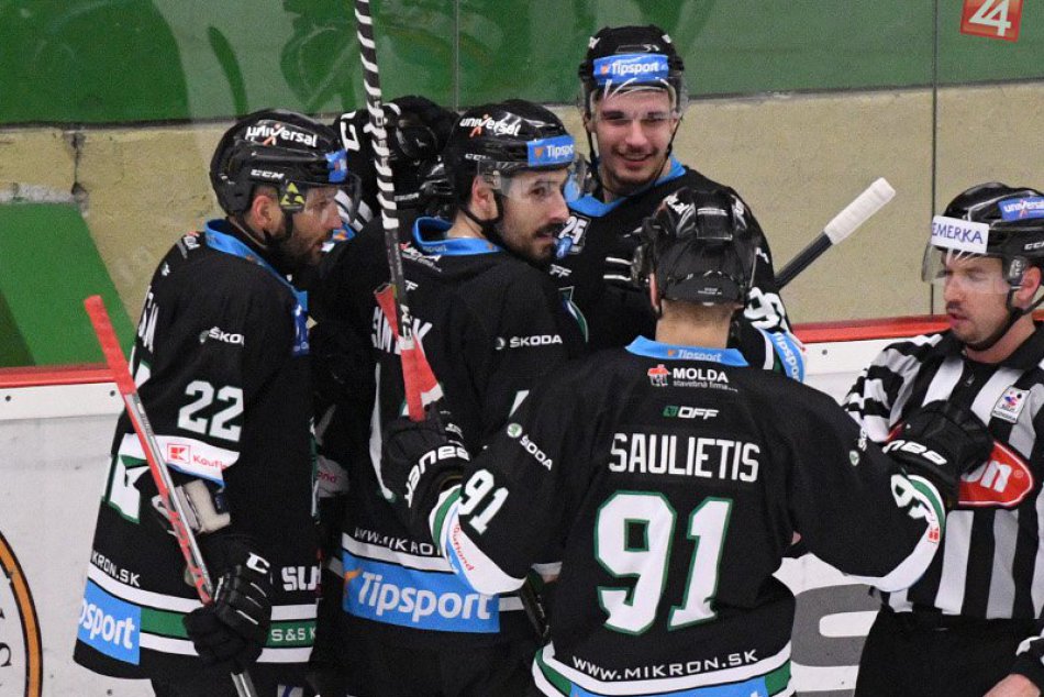 Ilustračný obrázok k článku Do Zámkov prichádza posila zo zámoria: V obrane bude úradovať mladík z Kanady