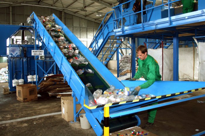 Ilustračný obrázok k článku Spaľovňa odpadu bude mať novú triediacu linku na papier a plasty