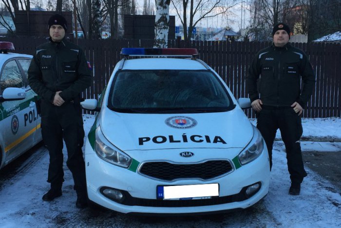 Ilustračný obrázok k článku Prvá pomoc od popradských policajtov: Pomohli a zachránili život staršej žene!