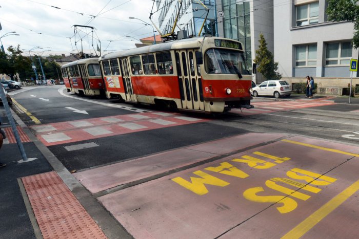 Ilustračný obrázok k článku Ako ste hlasovali? Viac ako polovica z vás hodnotí zmeny v názvoch zastávok negatívne