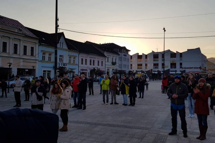 Ilustračný obrázok k článku FOTO, Tretí protestný piatok: Brezňania sa opäť stretli na zhromaždení