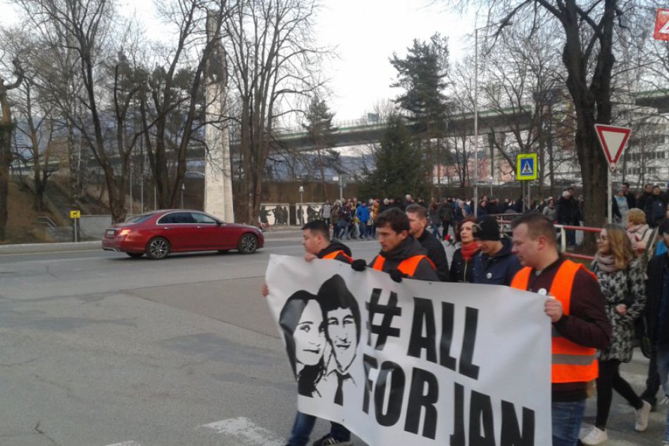 Ilustračný obrázok k článku FOTO: Cez Považskú Bystricu išiel sprievod za slušné Slovensko