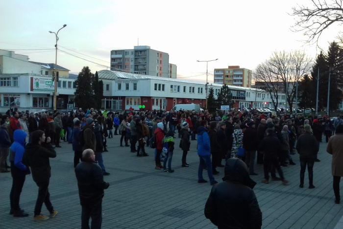 Ilustračný obrázok k článku V našom meste prebehlo ďalšie protestné zhromaždenie: FOTO z humenského námestia