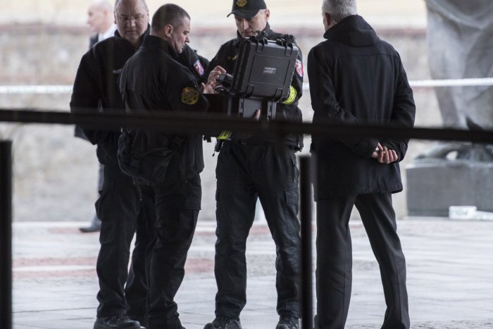 Ilustračný obrázok k článku Všetky súdy v Nitrianskom kraji museli evakuovať: Neznámy muž nahlásil bombu