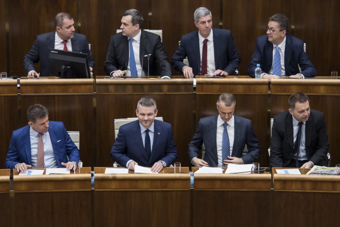 Ilustračný obrázok k článku Rokovanie o dôvere vláde bude pokračovať v pondelok: Trvať má dlhé hodiny