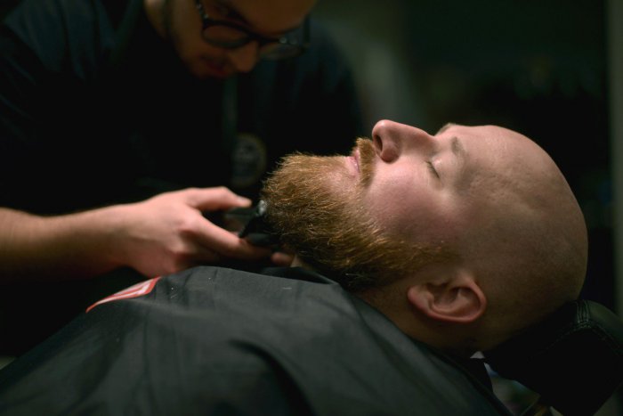 Ilustračný obrázok k článku Rudolf (21) otvoril v Žiline pánske holičstvo: Pozrite len, čo robia manželky hipsterom s fúzmi!