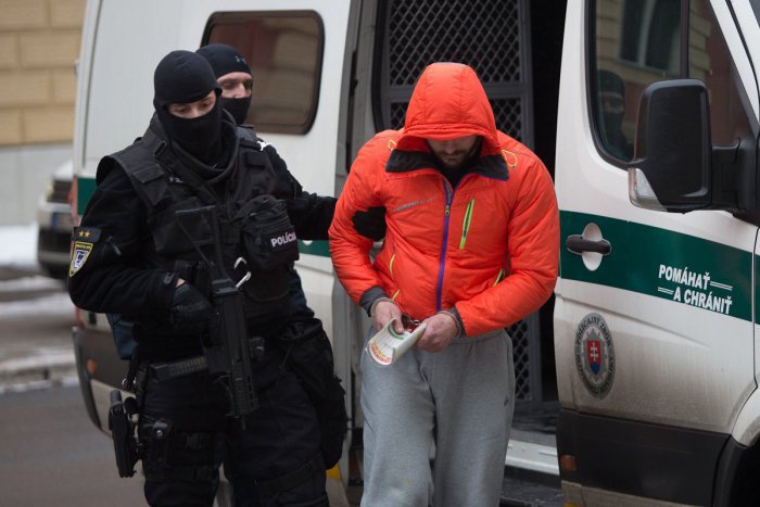 Ilustračný obrázok k článku Zásah NAKA v Trenčianskom okrese: Zadržali šesť osôb! FOTO