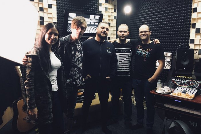 Ilustračný obrázok k článku Košická kapela prerobila známy hit Desmodu: Spískali to aj s Kulym! VIDEO