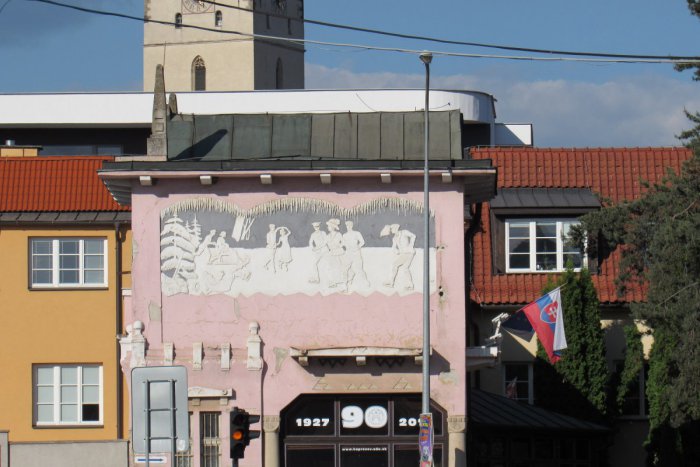 Ilustračný obrázok k článku Hotelová akadémia v Prešove: Oslávi 90 rokov, konzumovať jedlo sa bude aj v tme