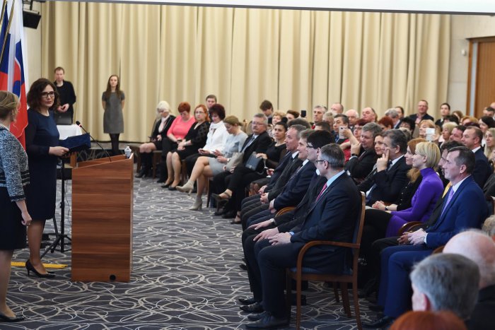 Ilustračný obrázok k článku Dostalo sa im uznania: Týchto trenčianskych pedagógov ocenila priamo ministerka. FOTO