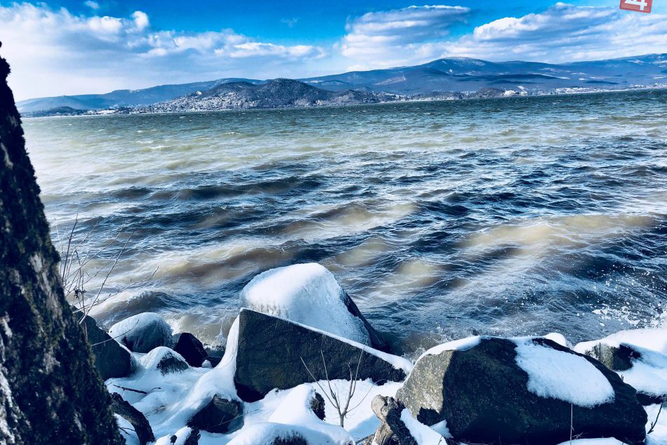 Ilustračný obrázok k článku Šírava sa rozlúčila so zimou: Čitateľka Lucka sa podelila s peknými obrázkami