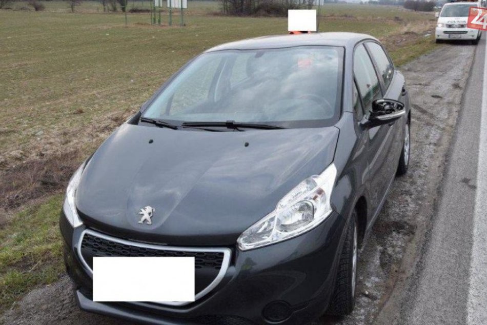 Ilustračný obrázok k článku FOTO: Neznámy vodič poškodil medzi Bystricou a Zvolenom oproti idúce auto. Z miesta odišiel