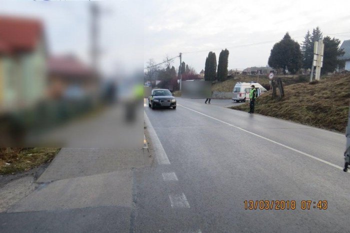 Ilustračný obrázok k článku Nehoda na Hlavnej ulici, chlapec (11) so zranením: Polícia hľadá svedkov!