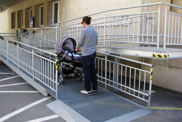 Ilustračný obrázok k článku Novinka: Žilinská nemocnica sa pochválila bezbariérovým prístupom, FOTO