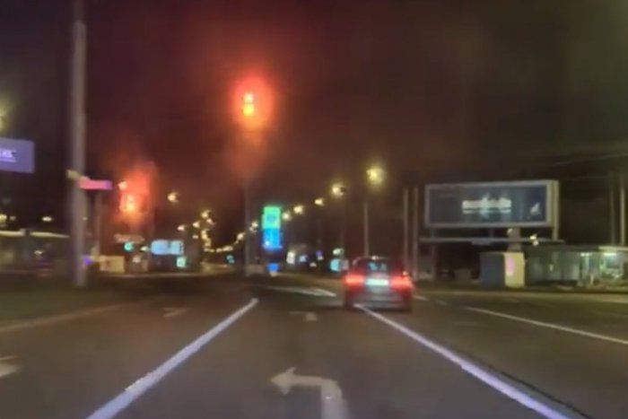 Ilustračný obrázok k článku VIDEO: Naháňačka ako z filmu. Mladú vodičku zastavil až náraz do autobusu MHD