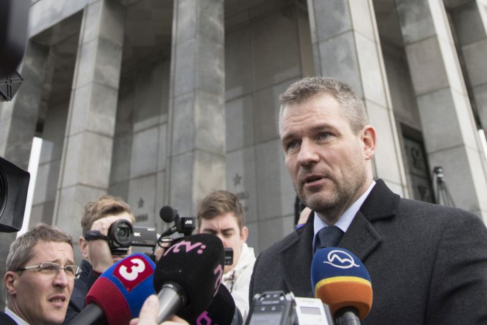 Ilustračný obrázok k článku Premiéra mrzí pokračovanie protestov: Ministrovi Druckerovi dáva voľné ruky