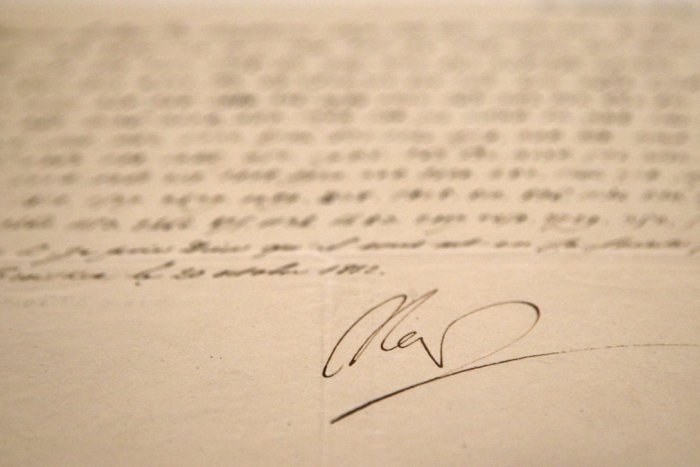 Ilustračný obrázok k článku Nález v starom žiarskom dome: Zamurovaný list vo fľaši tam čakal stovku rokov!