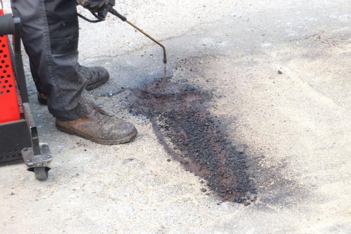 Ilustračný obrázok k článku Jarná údržba prešovských ciest: Postupne sa odstránia výtlky a ďalšie poškodenia