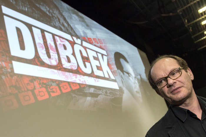 Ilustračný obrázok k článku Do kín mieri film o významnej osobnosti Československa Alexandrovi Dubčekovi