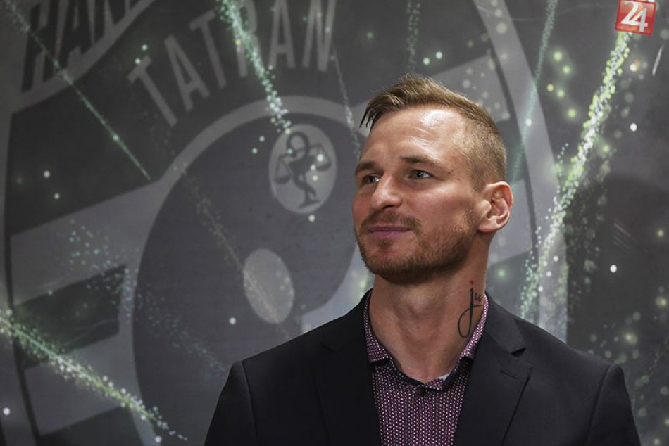 Ilustračný obrázok k článku Hádzanár Martin Straňovský konečne doma: Sviatky oslávi s rodinou v Nových Zámkoch