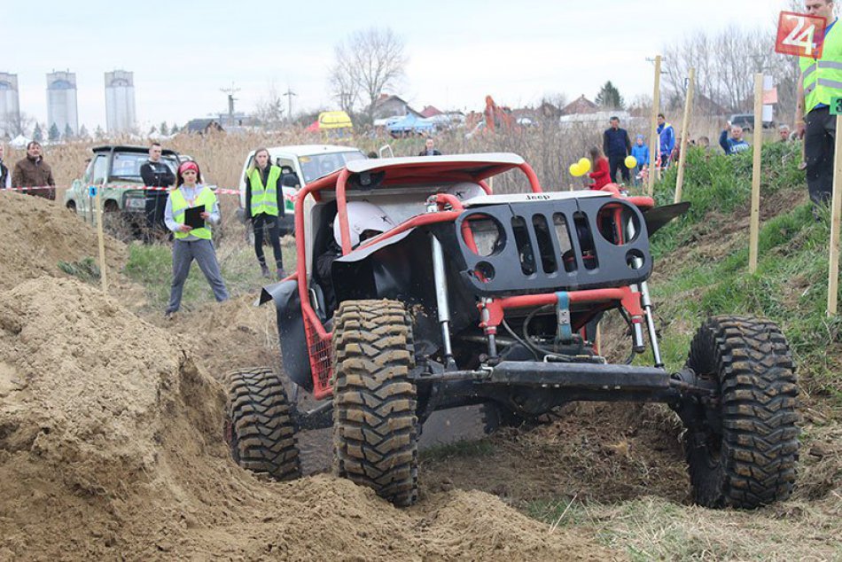Ilustračný obrázok k článku Sezóna terénnych strojov začala: Šurany uvítali účastníkov zo Slovenska i Čiech