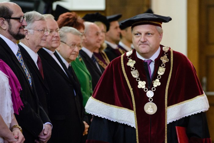 Ilustračný obrázok k článku Zmeny vo vedení UKF v Nitre: Na post rektora sa vracia Libor Vozár