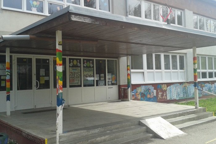 Ilustračný obrázok k článku Školy pri zhorenisku v Považskej opäť otvoria: Podrobnosti tu