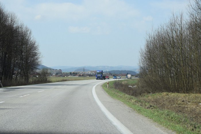 Ilustračný obrázok k článku Po troch rokoch dobrá správa z cesty na Strečno: Reklamný smog je preč