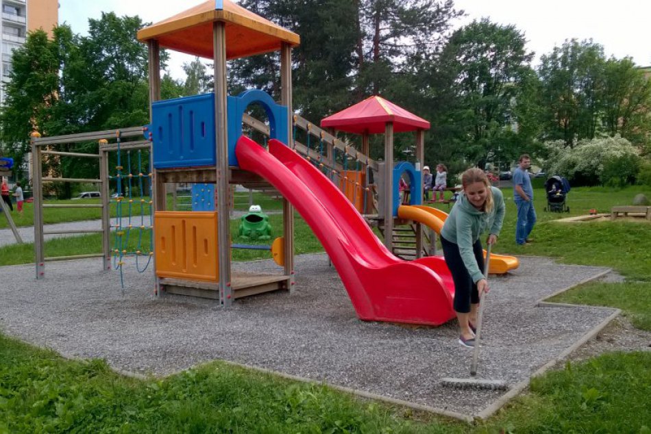 Ilustračný obrázok k článku Známe ihrisko na Fončorde zažije jarnú brigádu. Bude sa upratovať aj maľovať