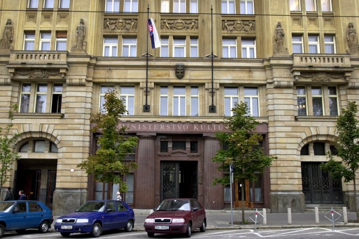 Ilustračný obrázok k článku Syn Kamila Peteraja bude novým šéfom služobného úradu na ministerstve kultúry