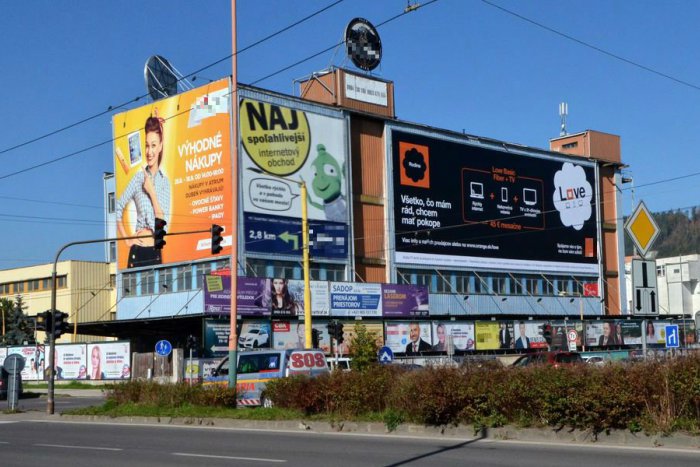 Ilustračný obrázok k článku Kde v Žiline je najviac reklamných pútačov? 10 ulíc, kde ich rozhodne neprehliadnete