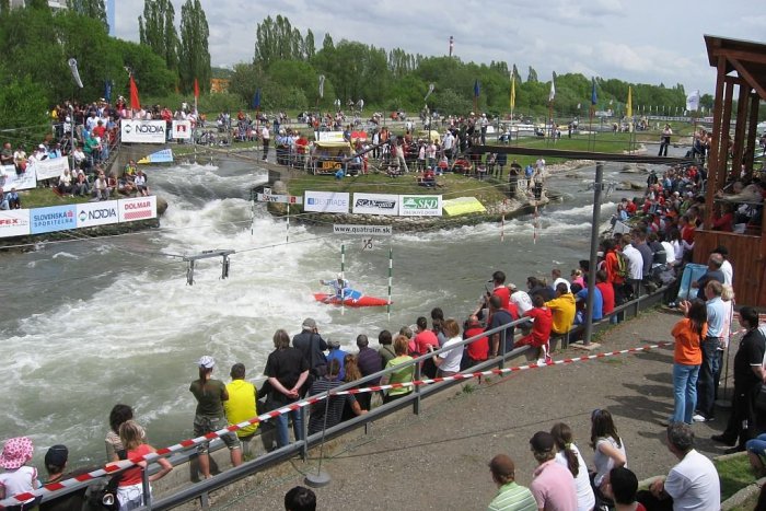 Ilustračný obrázok k článku Výkony vodákov neostali bez povšimnutia: Poslanci udelili klubu významné ocenenie