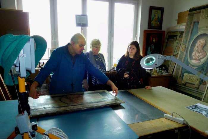 Ilustračný obrázok k článku Izba uhorských kráľov v humenskom zámku? Takto pokračuje záchrana jedinečnej výzdoby