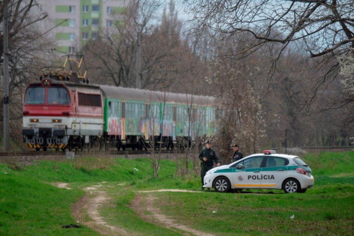 Ilustračný obrázok k článku Nelegálne prechody cez železničnú trať: Policajti majú výsledky akcie